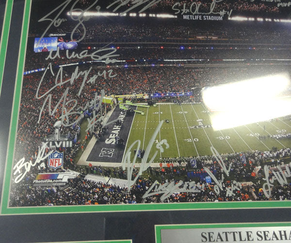 RUSSELL WILSON AUTOGRAPHED FRAMED 16X20 PHOTO SEAHAWKS COLOR RUSH RW 126674