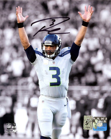 Russell Wilson Autographed 8x10 Photo Seattle Seahawks RW Holo Stock #107008